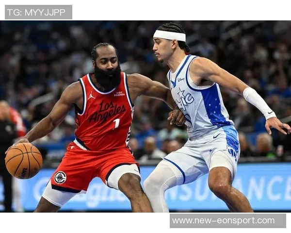 哈登三节表现平平仅得8分三分球全失状态堪忧需调整状态